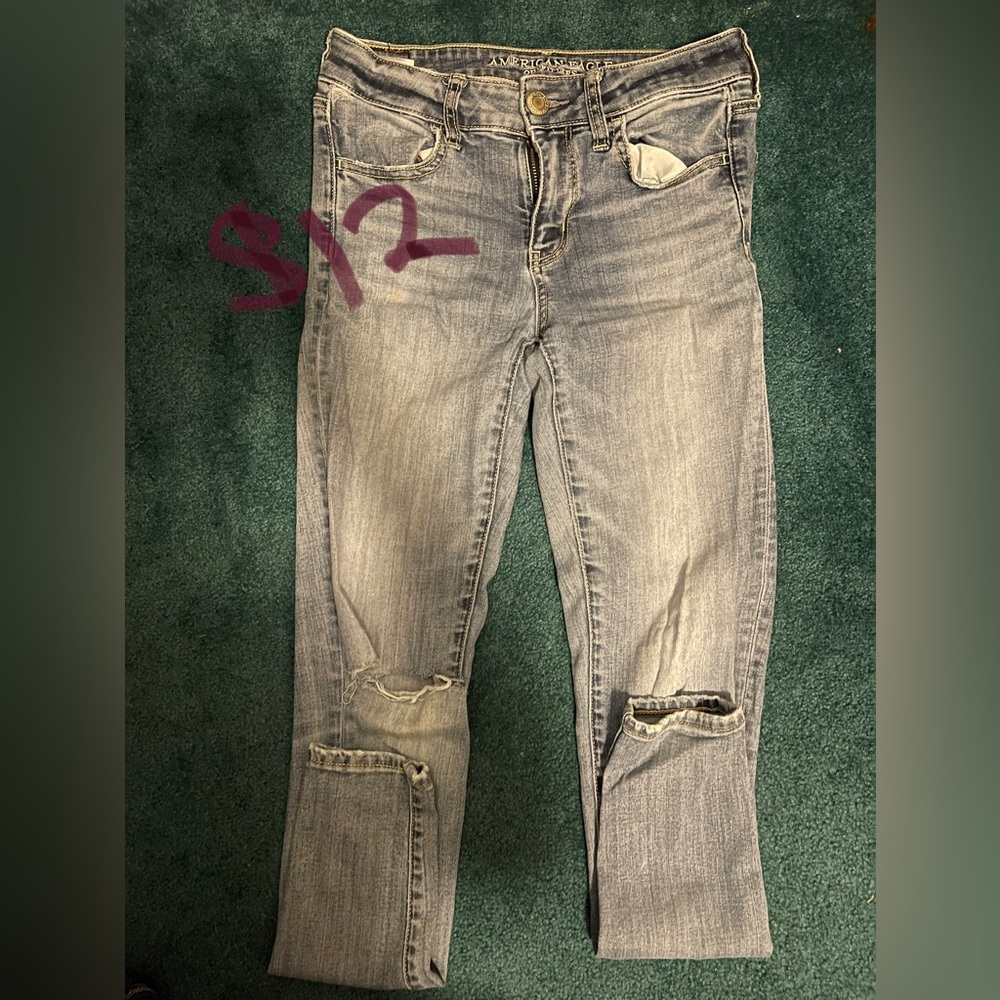American eagle; size 4 blue ripped jegging